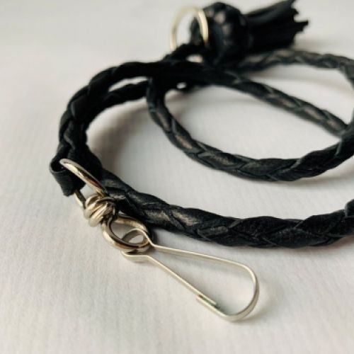 Cordón cuero negro 1